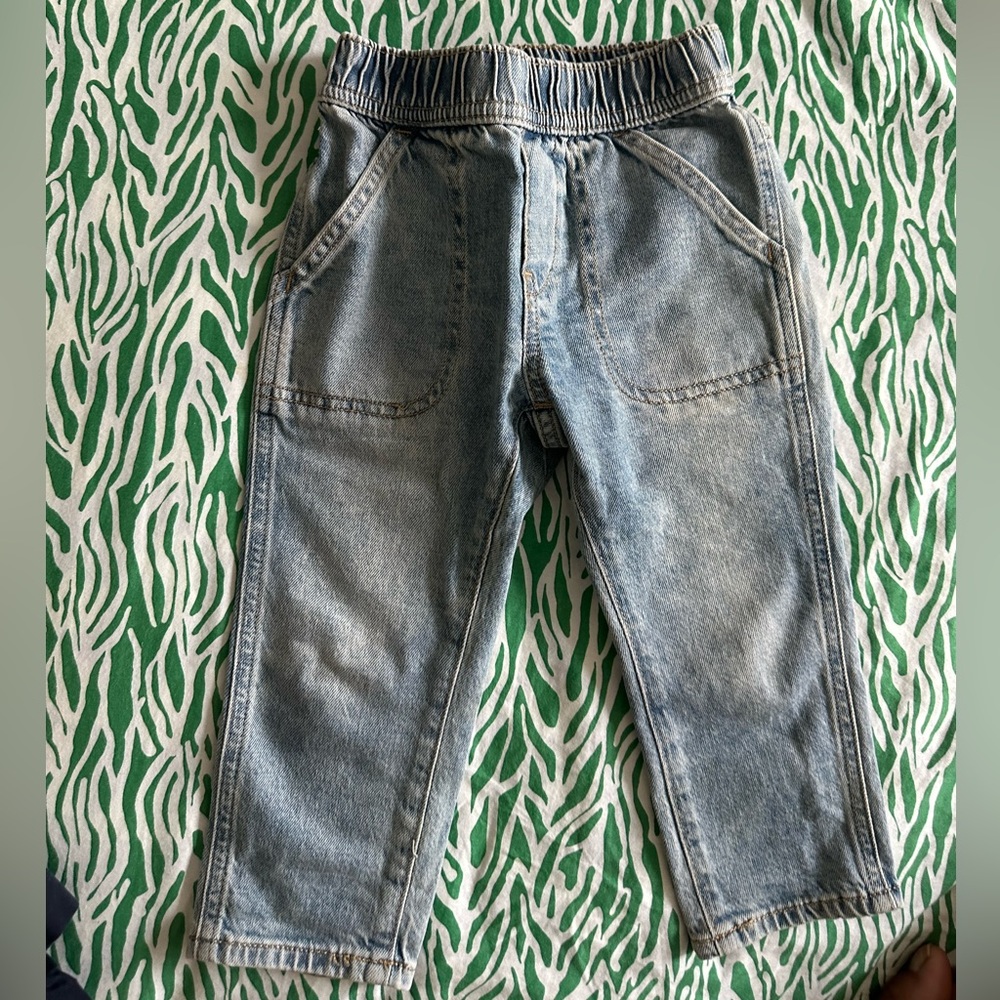 Gap denim jeans with elastic band -Size 2 years 
Toddler Boys-like new